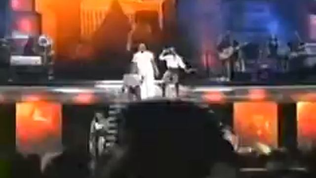 Usher - U Remind Me Live at Puerto Rico on Showtime 2005 смотреть онлайн