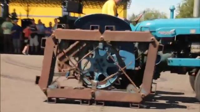Трактор на квадратных колесах-гусеницах смотреть онлайн