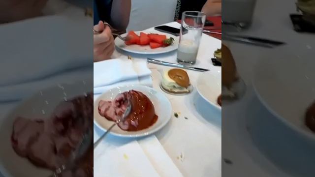 Ислам Махачев очередь iPhone 15 в Дубае: Тагир позвонил Маня Нурмагомедов суета Чанко ждали ночью 🤫 смотреть онлайн