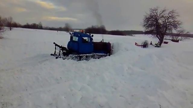 Уборка снега на дт75 полная часть.