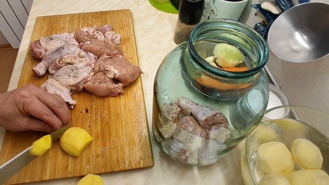 ★ Как приготовить курицу в банке. Курица в духовке с овощами. смотреть онлайн