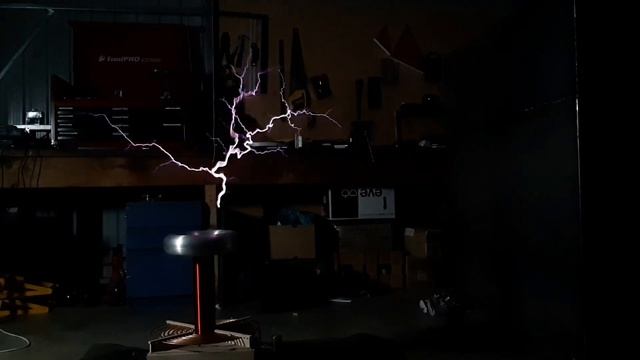 Mini Tesla Coil with freewheeling controller смотреть онлайн