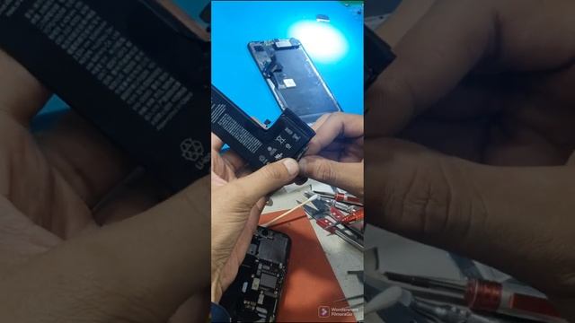 iPhone 11 Pro Battery health increase with JCID V1SE Programmer from 82% to 88% health смотреть онлайн
