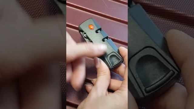 Как вскрыть заблокированный кодовый замок чемодана? смотреть онлайн