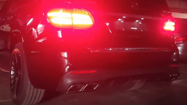 NEW MERCEDES GLS 63 AMG 2017 POPS AND BANGS NICE SOUND смотреть онлайн