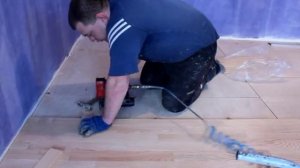 Укладка штучного паркета на фанеру прямая палуба в Киеве