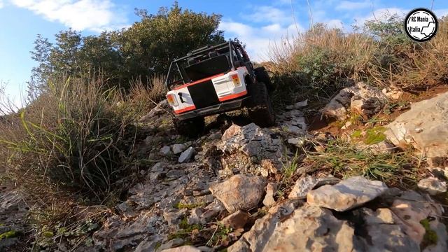 AXIAL SCX10-III scocca ABS EXTRA SPEED giro con amici e TEST LUCI смотреть онлайн