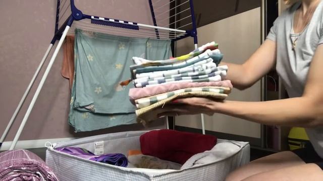 Как сложить постельное бельё и полотенца быстро и компактно?! смотреть онлайн