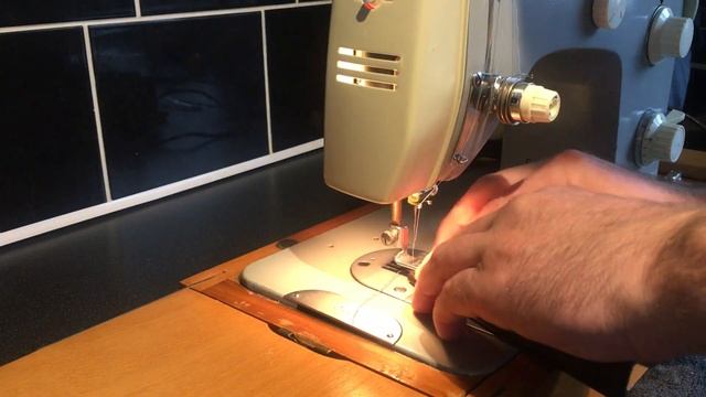 Cresta seeing machine sewing through four layers of leather смотреть онлайн