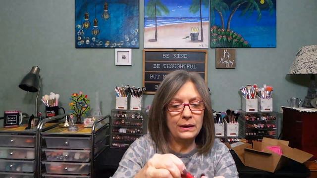 Macys Beauty Box Unboxing: Glam Goodies Edition Feb 2024 смотреть онлайн