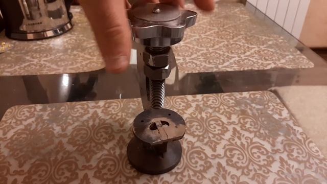 Винтовой орехокол, орехокол своими руками. смотреть онлайн