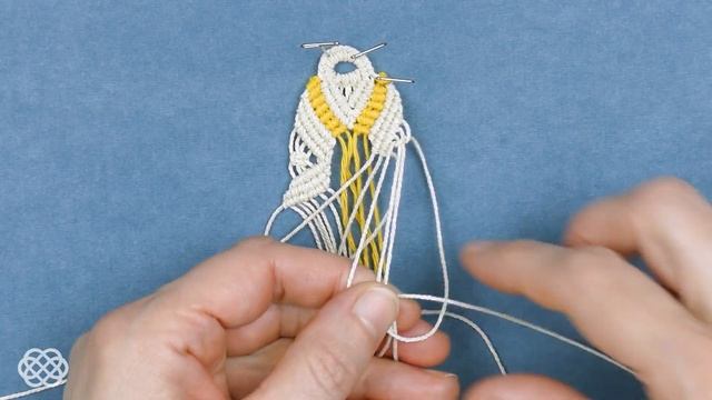 TWO COLOUR MACRAME ? BOOKMARK PATTERN TUTORIAL смотреть онлайн