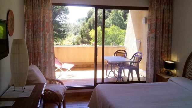 Hôtel Les Palmiers, Bormes-les-Mimosas, France смотреть онлайн