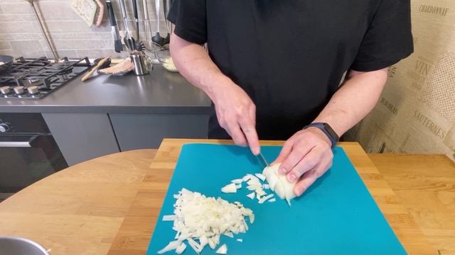 «МАДАМ БОВАРИ».МЯСНАЯ ЗАПЕКАНКА ПОД СЫРНОЙ ШАПОЧКОЙ ПО-ГРУЗИНСКИ/MEAT CASSEROLE UNDER A CHEESE CAP смотреть онлайн