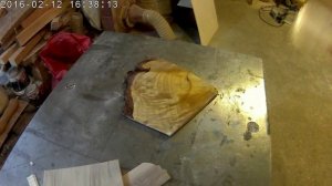 Нанесении трансформаторного масла на разные породы древесины.Красивый результат.