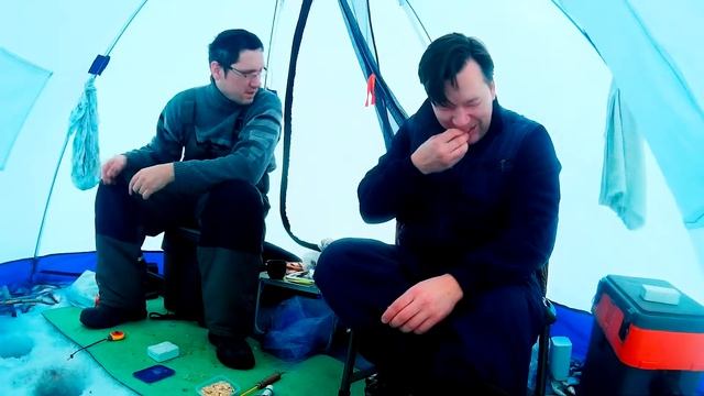 Зимняя рыбалка на Гринском! Ловля с товарищем! 15.03.18 смотреть онлайн