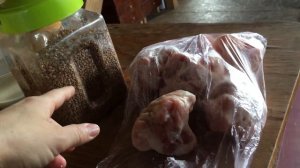 Приготовление еды для собаки:  каша гречневая с гузками индейки как периодический вариант.