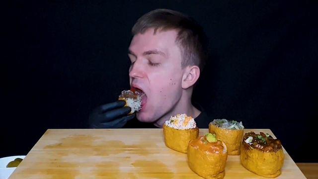 SUB)ASMR Big Size Fried Tofu Sushi (BACON, SALMON, BEEF, PORK, OCTOPUS, EEL, CHICKEN) 다양한 맛의 대왕 유뷰초 смотреть онлайн