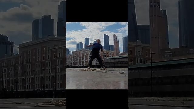 танцы на фоне москва-сити #holiday #moskovofficial #москвасити #танцывпутешествие #танцы смотреть онлайн