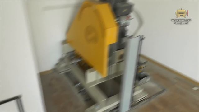 Лифт регулярно ловит людей, почему? смотреть онлайн