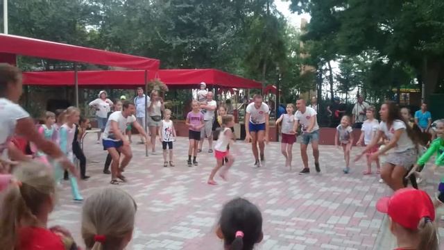 Отель Империя в Евпатории. Даже здесь можно круто повеселиться. смотреть онлайн