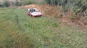 Робот в работе. Очередной покос травы.