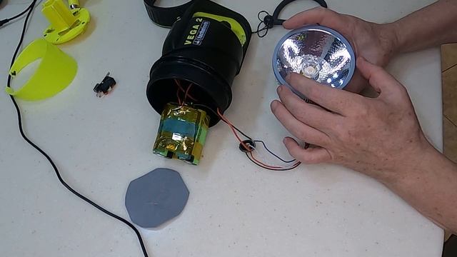 Переделка старого подводного фонаря VEGA2 Technisub на литий-ионные аккумуляторы Li Ion 18650 смотреть онлайн