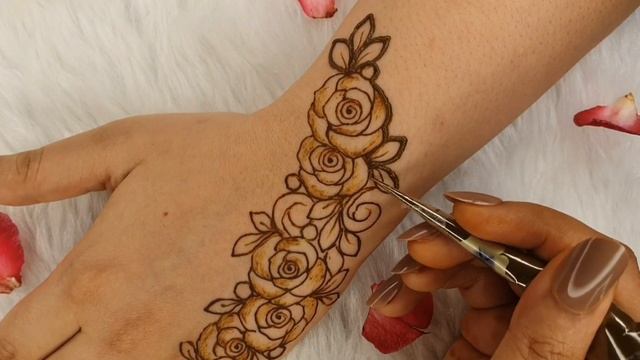 Rose Henna Design in Negative space | Rose mehendi deisgn with grids смотреть онлайн