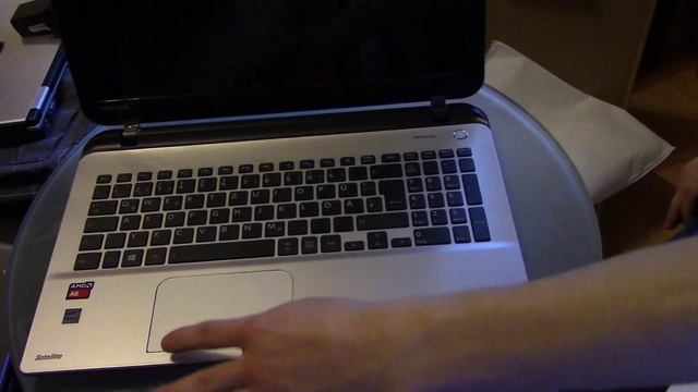 TOSHIBA Satellite L50D-B-17K Unboxing deutsch + Toshiba Cashback смотреть онлайн