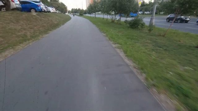 Моноколесо и машина, следите за выездами со дворов! смотреть онлайн