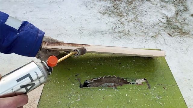 Простейшая полка под инструмент, из пластиковых бутылок и доски смотреть онлайн