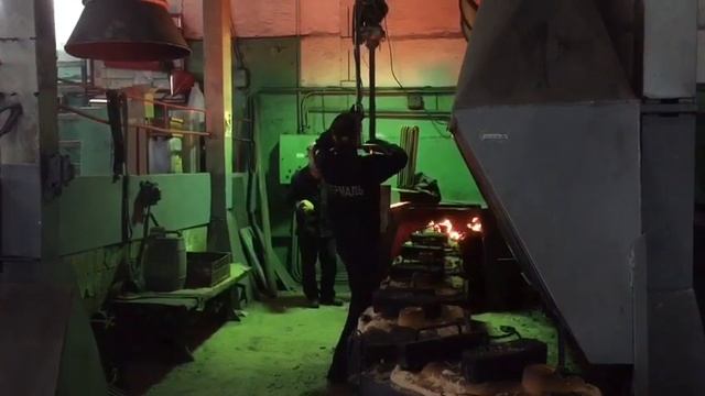 Розлив стали на Литейном производстве ЗАО "Концерн "Термаль" из новой печки смотреть онлайн