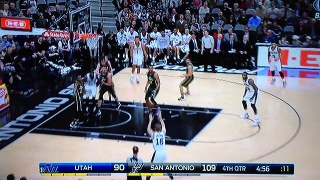 Jonathon Simmons assist to Matt Bonner смотреть онлайн
