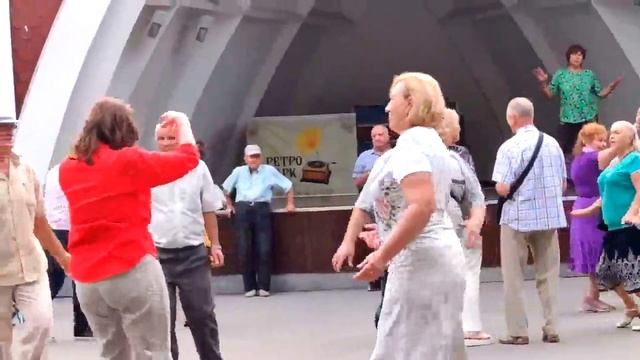Ромашка белая Парк Горького Харьков.mp4 смотреть онлайн