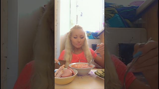 ? #мукбанг #блондинка #еда #борщ #шпиц #немецкийшпиц #суп #рекомендации #блондинки #блондинкарулит