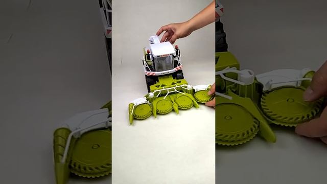 Масштабная модель комбайна Ягуар смотреть онлайн