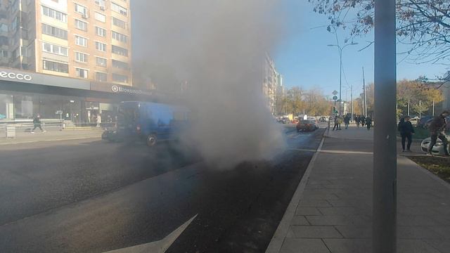 ЖЕСТЬ!!!Смотреть до конца.в Москве чуть не загорелась машина. смотреть онлайн