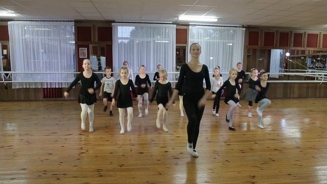 Танцы для детей Крокодильчик просто класс