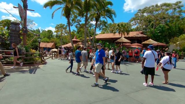 Adventureland at Magic Kingdom Walt Disney World 2021 | Walkthrough Tour смотреть онлайн