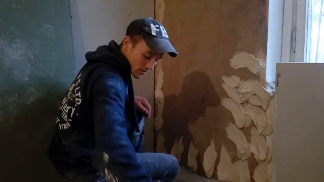 Клеим гипсокартон на стену с помощью клея Knauf PERLFIX смотреть онлайн