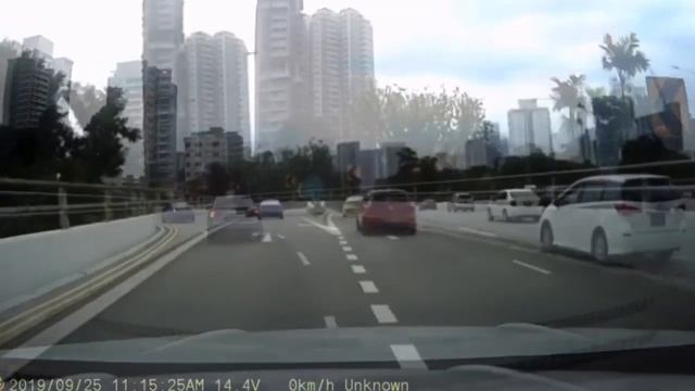 25sep2019 kia cerato cutting to exit last min reckless & over chervon at cte exit 7c смотреть онлайн