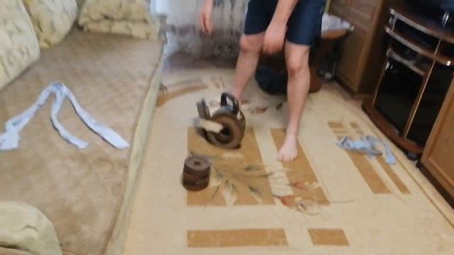 Мой папа поднимает гирю 49 кг — неужели это край?! смотреть онлайн