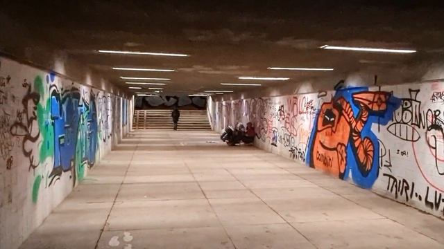 УЛИЧНЫЕ БАРАБАНЩИКИ В НОВОГОДНЮЮ НОЧЬ! ДЕТИ БЕГУТ И КРОВЬ СТЫНЕТ В ЖИЛАХ!!! смотреть онлайн