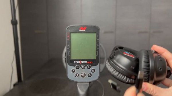 How to Charge the Minelab Equinox 900 - Minelab equinox metal detectors