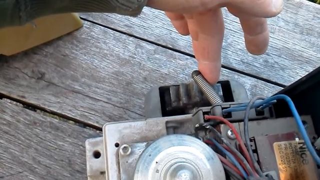 Огляд стану приводу відкривання воріт Nice Robus 350 смотреть онлайн