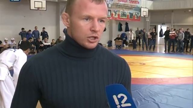 Молодые спортсмены со всей Сибири сошлись в рукопашную смотреть онлайн
