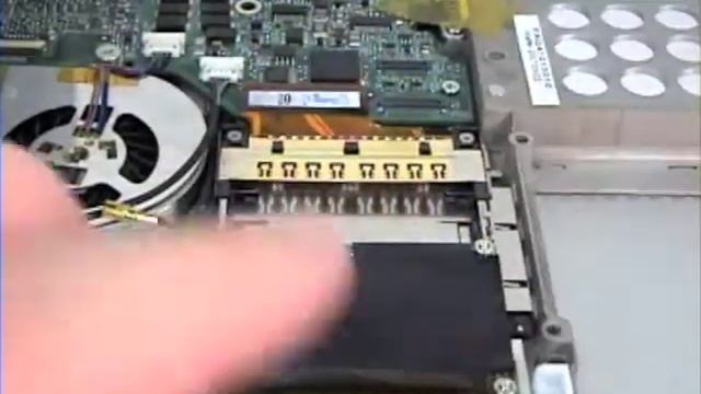 Powerbook 17" Repair - Modem Removal смотреть онлайн