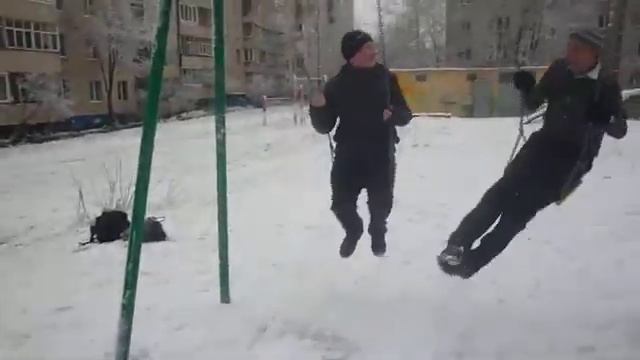 Бой на качельках #1 смотреть онлайн