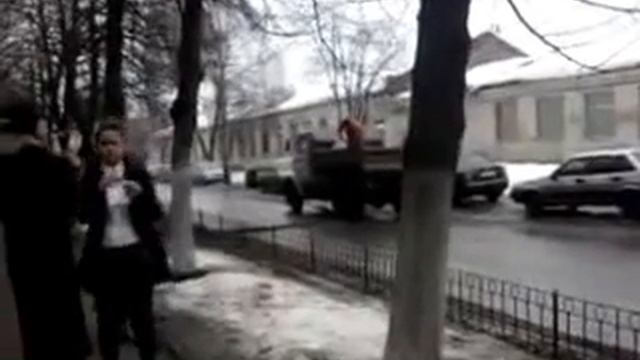 Ремонт дороги не не вылезая из кузова! Киев смотреть онлайн