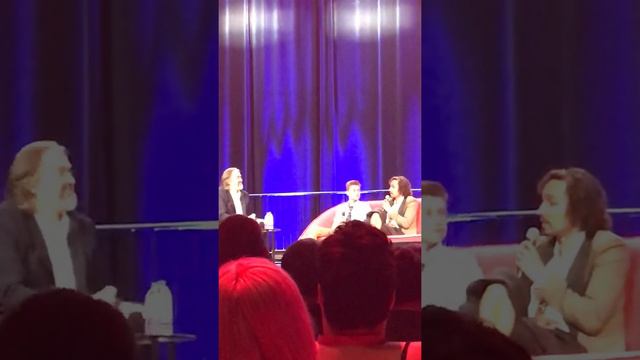 Umbrella Academy Panel (Robert Sheehan and Cameron Brodeur) - Montreal Comic-Con 2019 смотреть онлайн